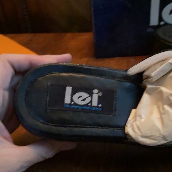 LEI new in box sandals black “fader” - Picture 5 of 8